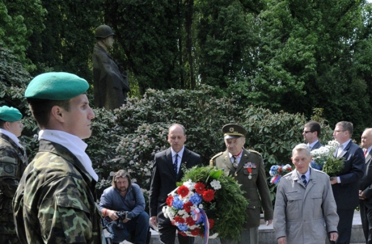 Vloni se pietního aktu v Ruprechticích zúčastnili veterán od Tobruku Stanilslav Hnělička.